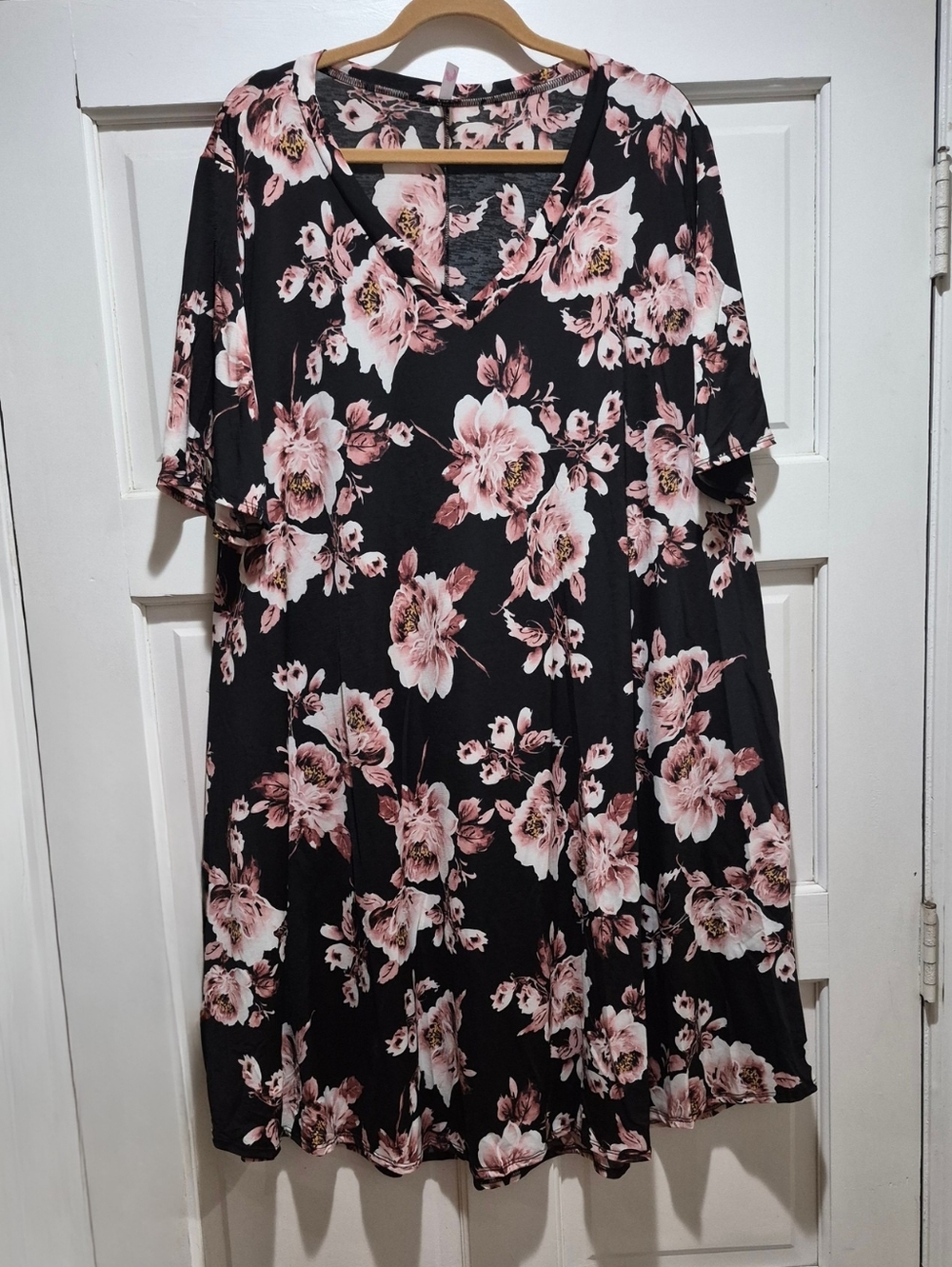 Curvy Lovey Floral Swing Dress  With Pockets Stretchy Relaxed Fit Size 4X NWOT